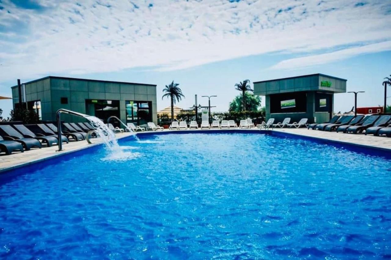 Baby Sea View And Pools Apartment- Mamaia Beach Resort Năvodari المظهر الخارجي الصورة